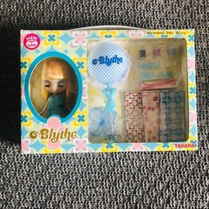 Petite Blythe sewing my way